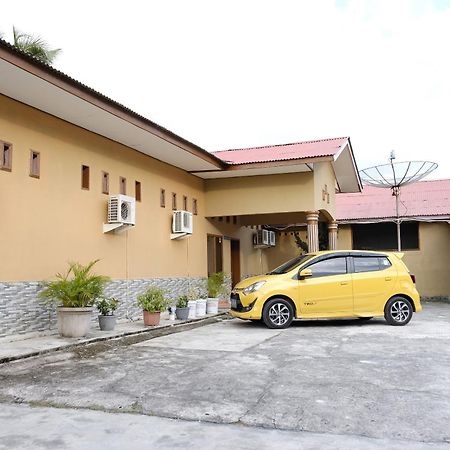 Oyo 2766 Kezia Kost Hotel Tanjung Pandan Exterior photo