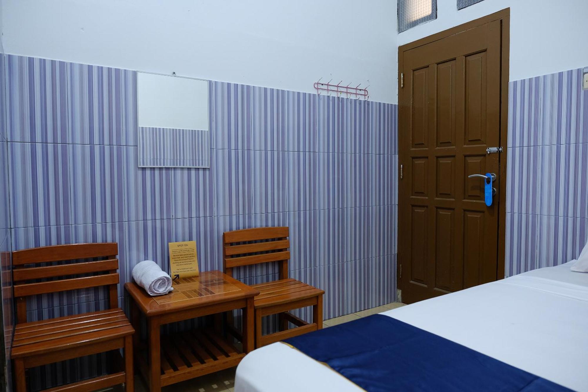 Oyo 2766 Kezia Kost Hotel Tanjung Pandan Exterior photo